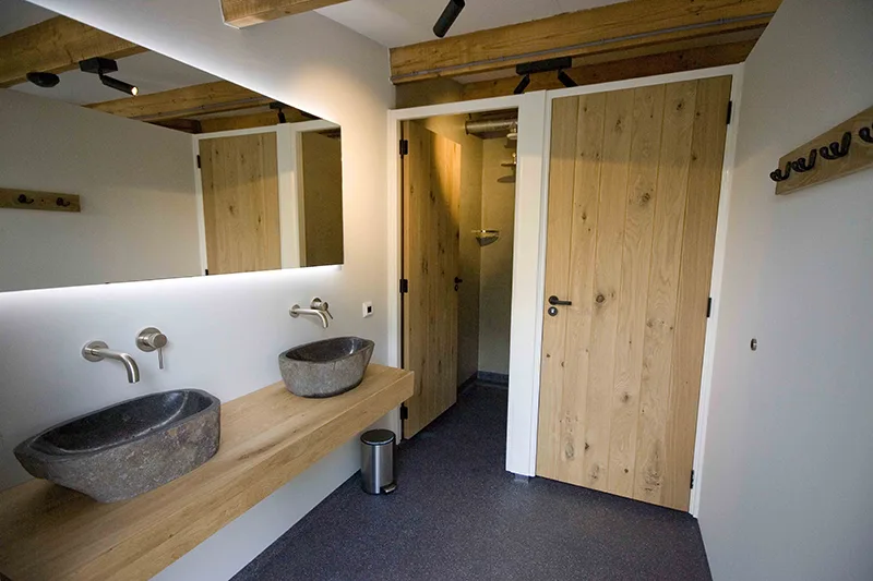 minicamping tsteenuiltje - Eenvoudige en verzorgde faciliteiten - wc badkamer